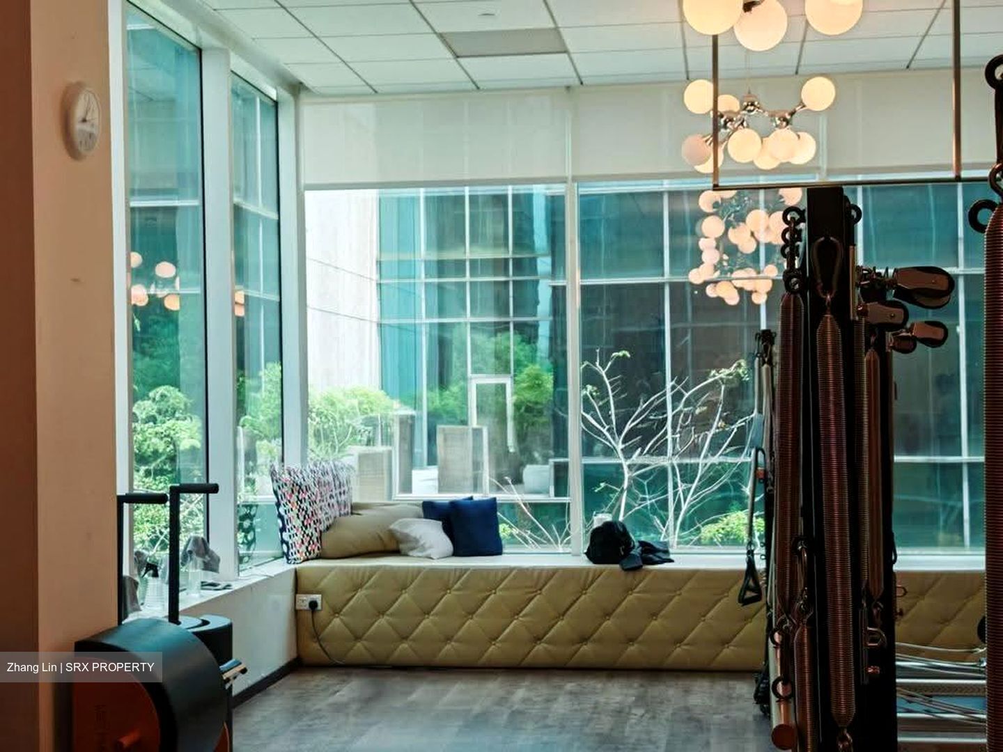 SQUARE 2 (D11), Office #615634511